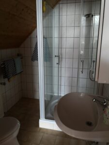 kleines Bad linke Wohnung